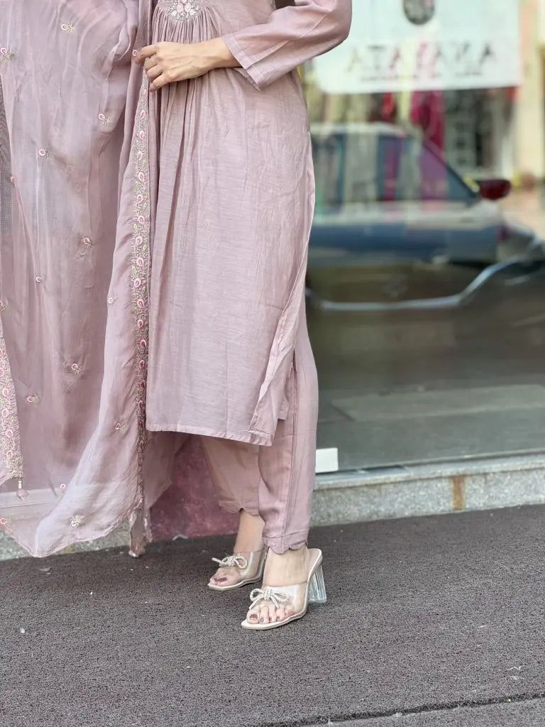 Front styling view of onion pink kurta set — Onion Pink Kurta Set