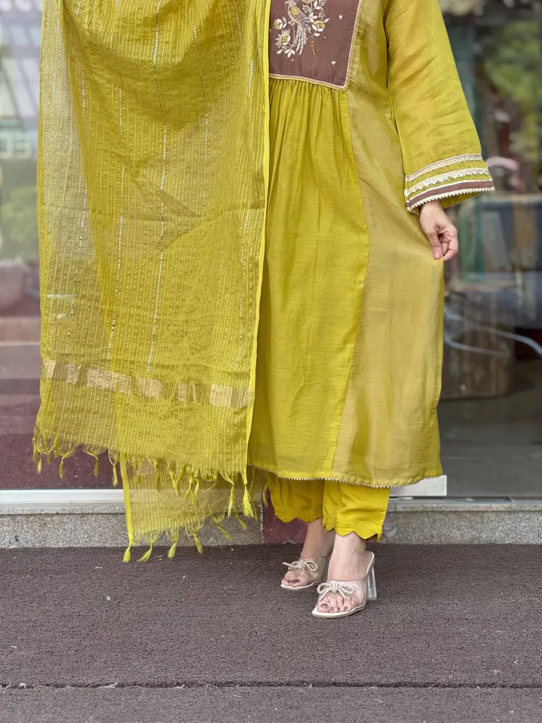 Fabric and fall detail in yellow kurta set — Yellow Kurta Set