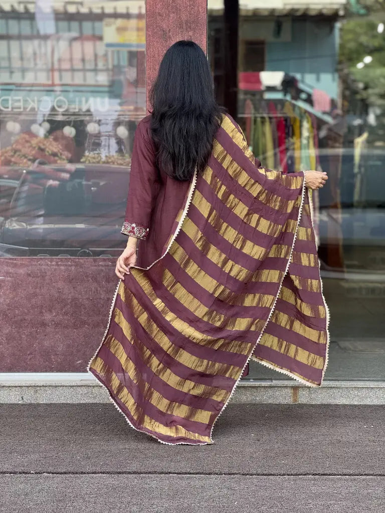 Fabric and fall detail in brown kurta set — Brown Kurta Set