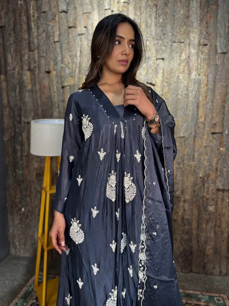 Side drape and silhouette of navy blue kurta set — Navy Blue Kurta Set