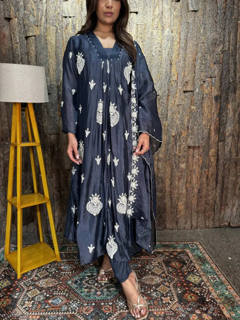 Complete ethnic look in navy blue kurta set — Navy Blue Kurta Set