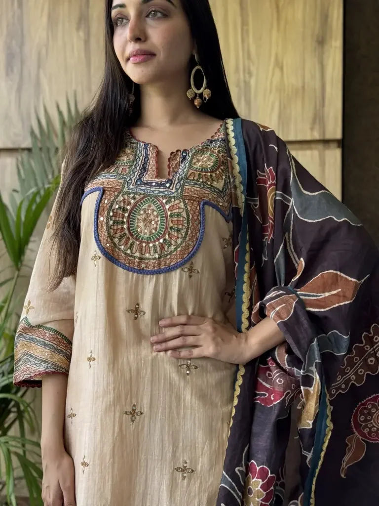 Side view — Cream Muslin Kurta Set