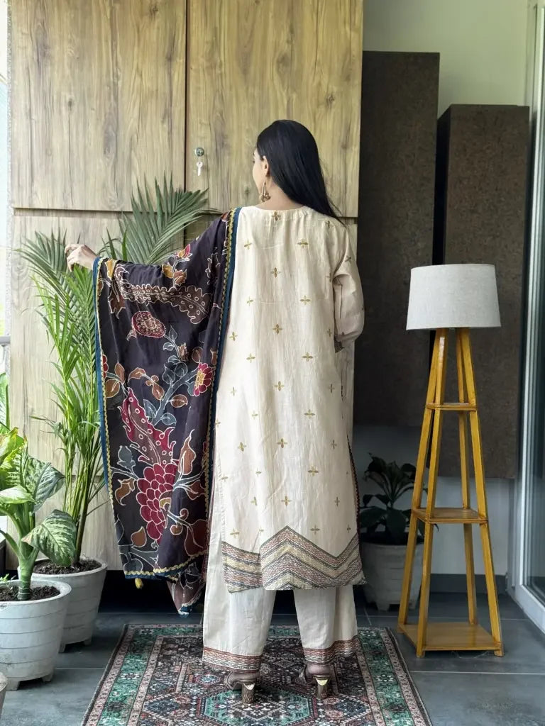 Detail view — Cream Muslin Kurta Set