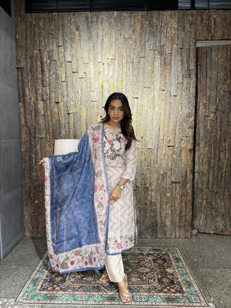 Fabric and fall detail in cream kurta set — Cream Kurta Set