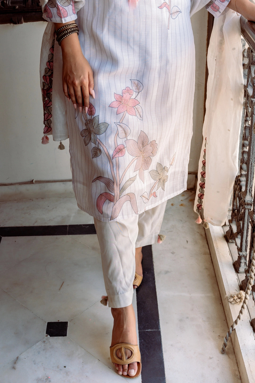 Fabric and fall detail in white kurta set — White Kurta Set