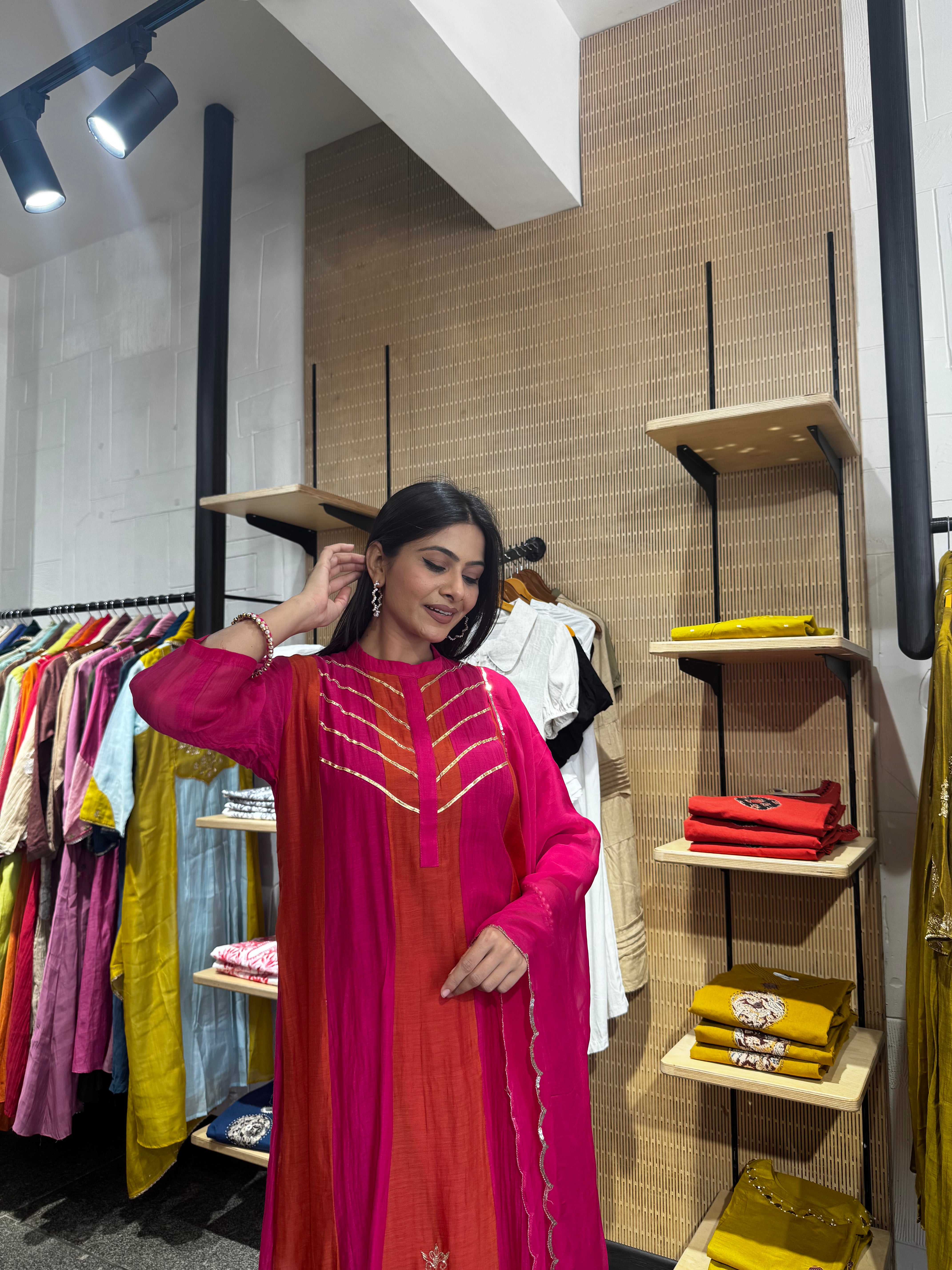Side drape and silhouette view of orange rani kurta set — Orange Rani Kurta Set