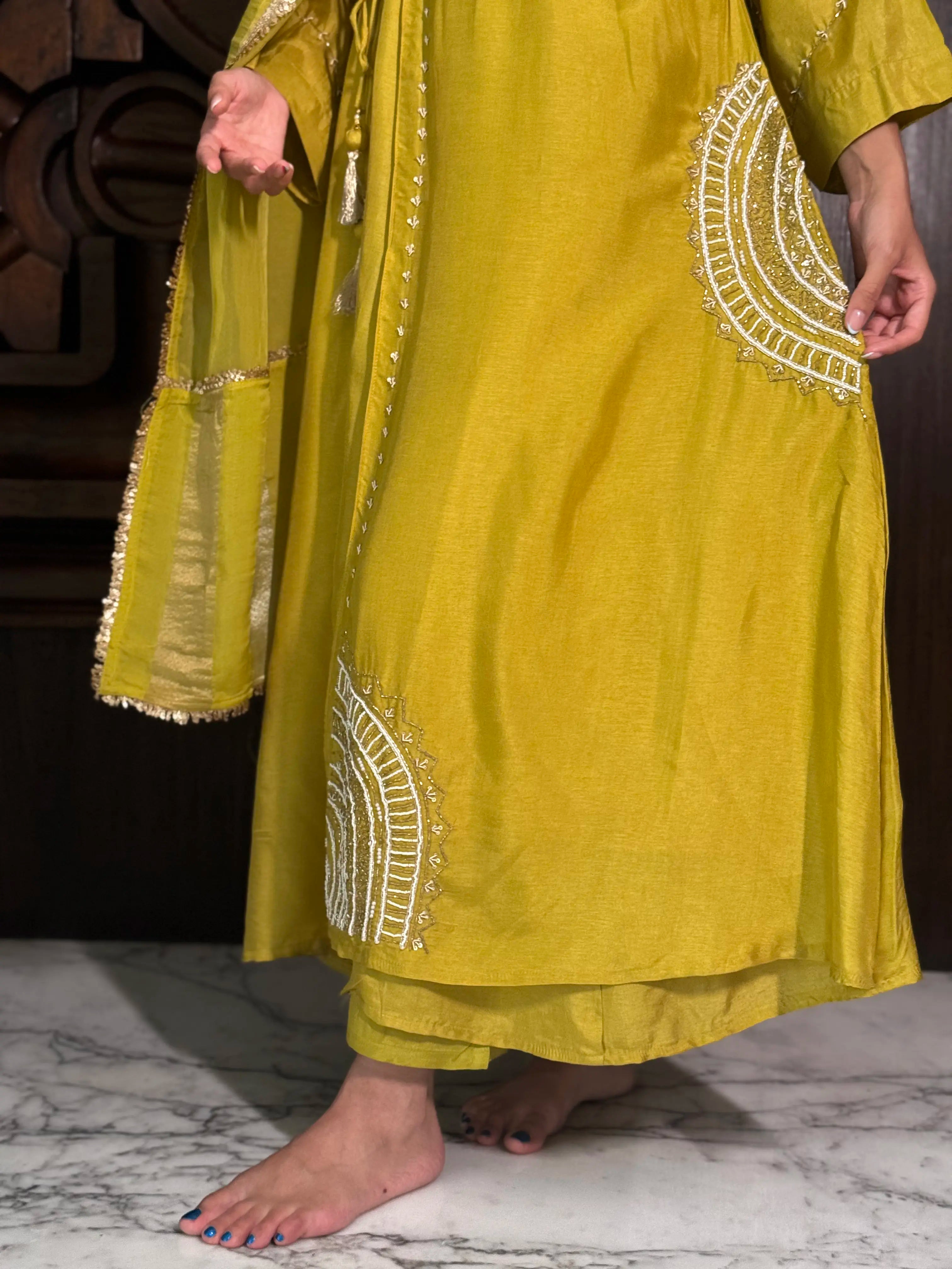 Side drape and silhouette view of mustard kurta set — Mustard Kurta Set